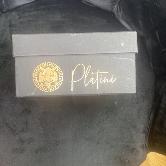 Black belt with red diamonds around - Picture 4 of 4